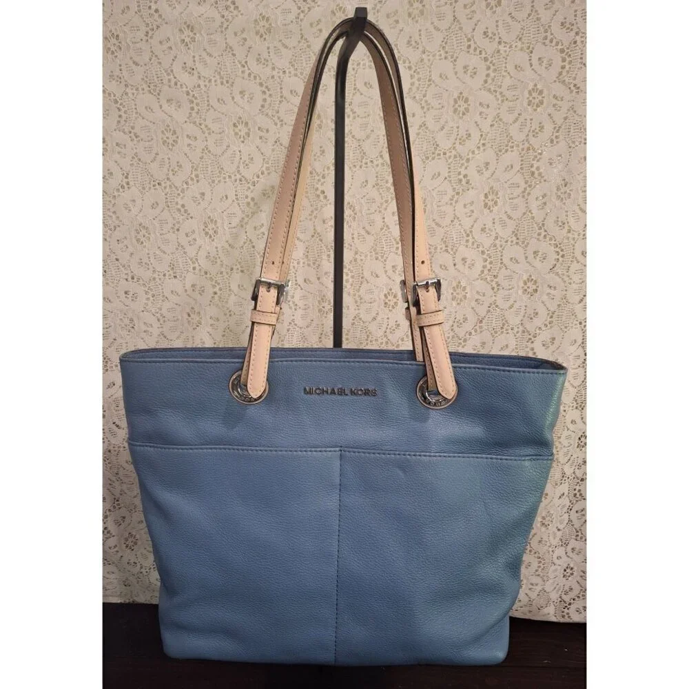 EUC Michael Kors Light Blue Leather Medium Top Zip Pocket Tote